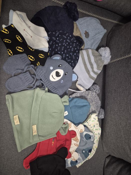 Paczka czapek zimowych jesiennych dla chłopczyka