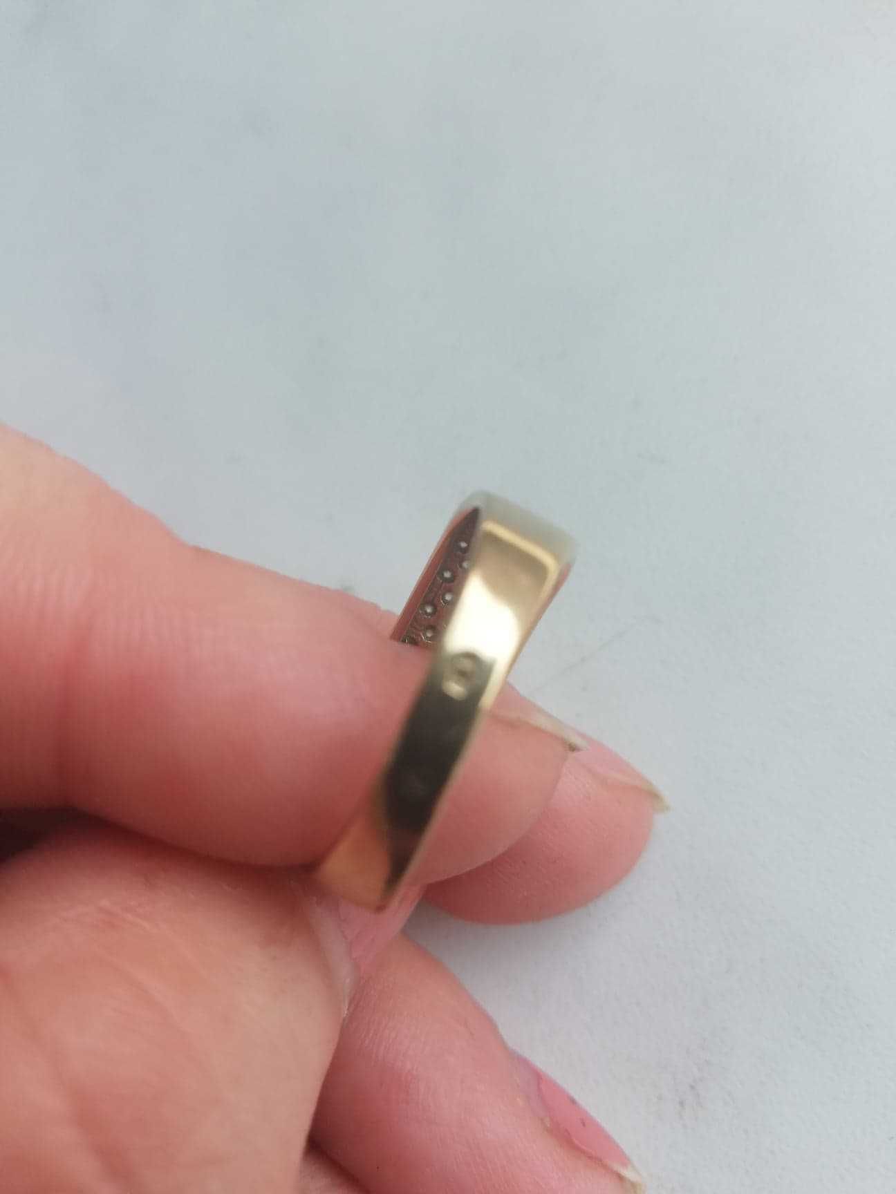 Złoty pierścionek APART z cyrkoniami pr333, nie 585.
