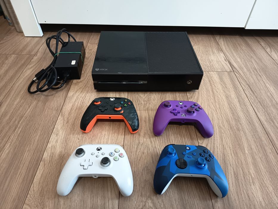 Xbox One 500gb+4pady