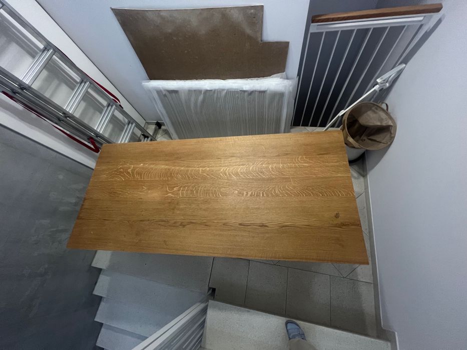Stół dębowy z metalowymi nogami