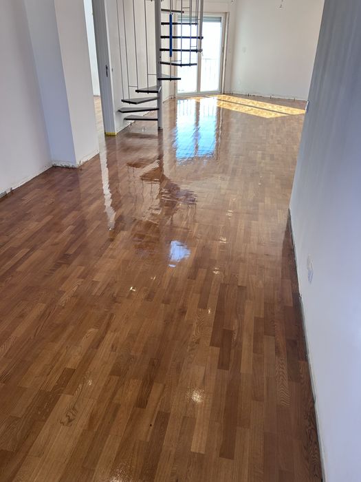 Afagamentos, envernizamentos, pinturas e lacagens de portas