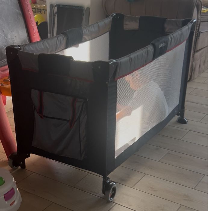 Манеж-кроватка для подорожей в гарному стані