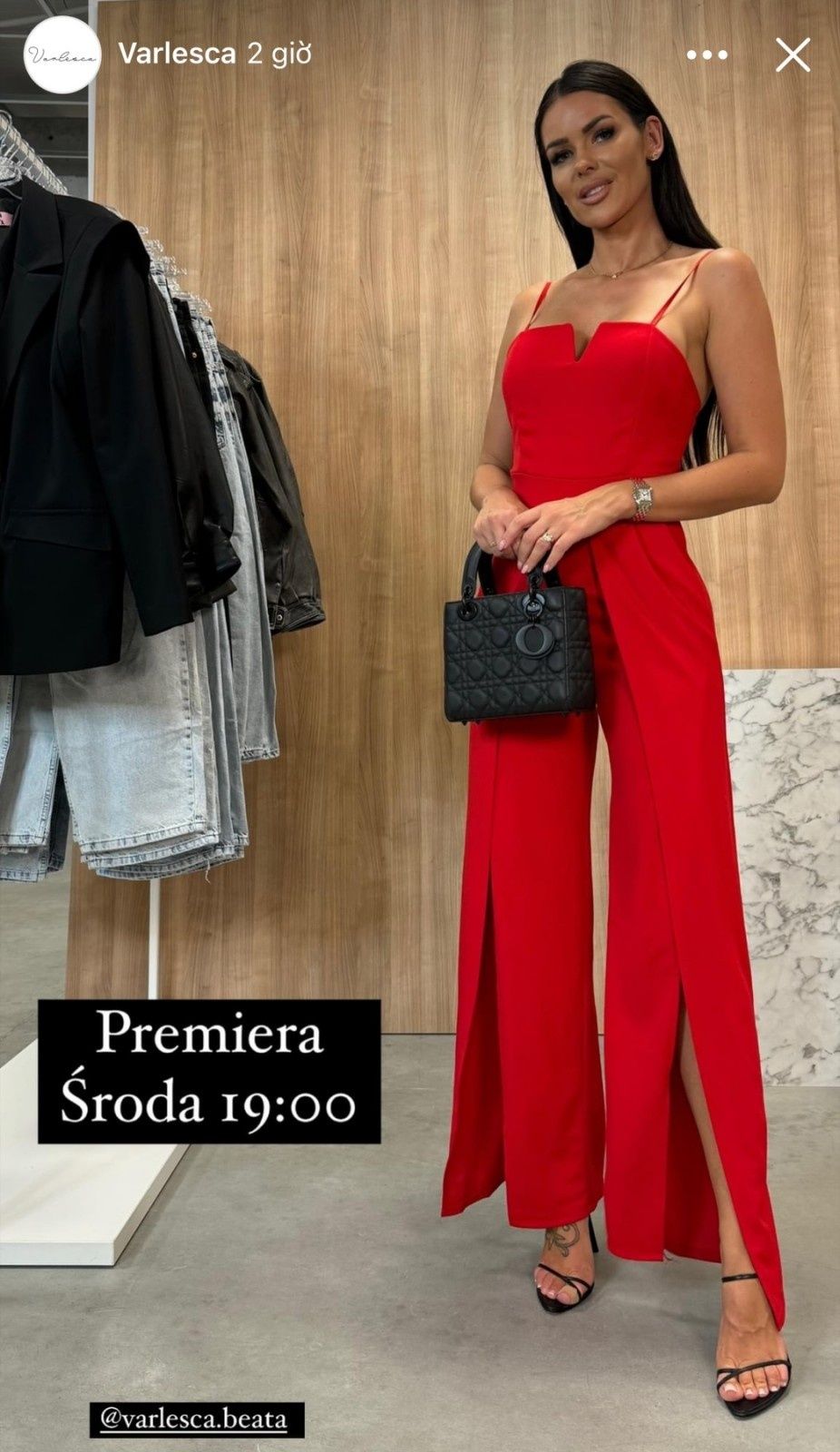 Kombinezon elegancki z rozcieciami