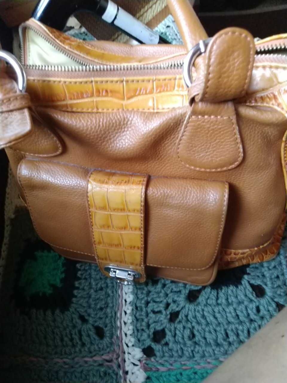 Продам женскую кожаную сумку