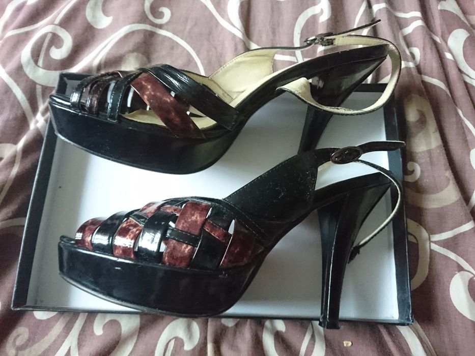 Женские босоножки