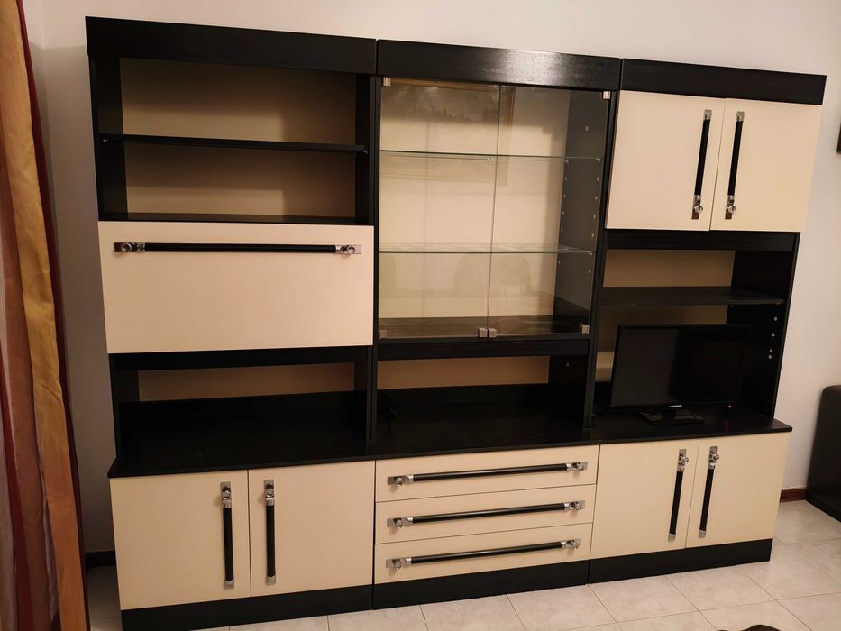 Móvel antigo em bom estado