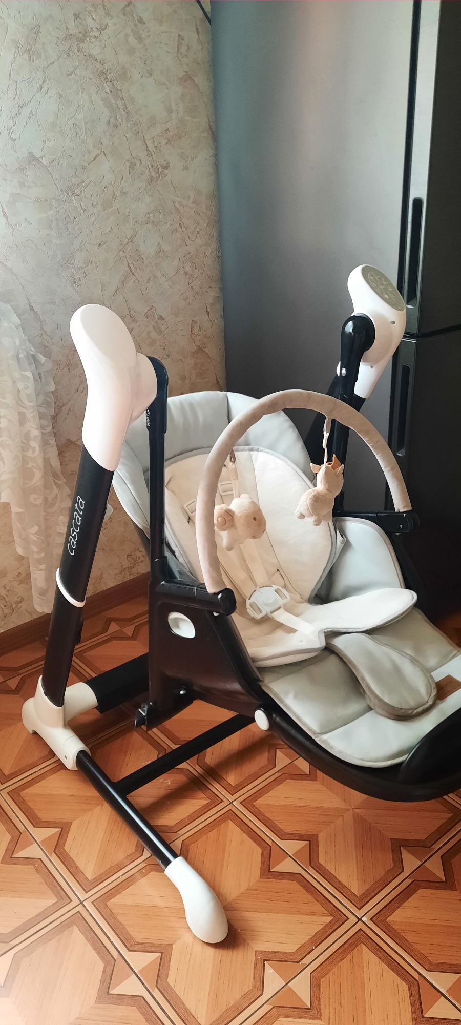Стілець гойдалка для годування. Carrello Cascata