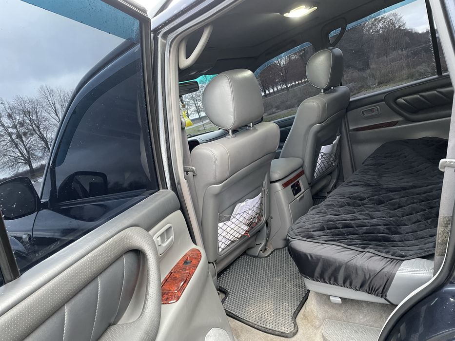 Toyota Land Cruiser 100