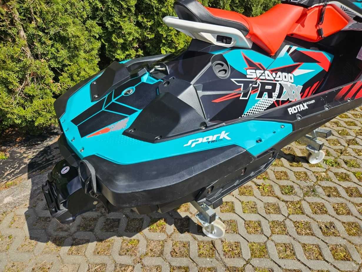 Skuter Wodny Sea-Doo Spark Trixx 2017 r IBR okleina przyczepka