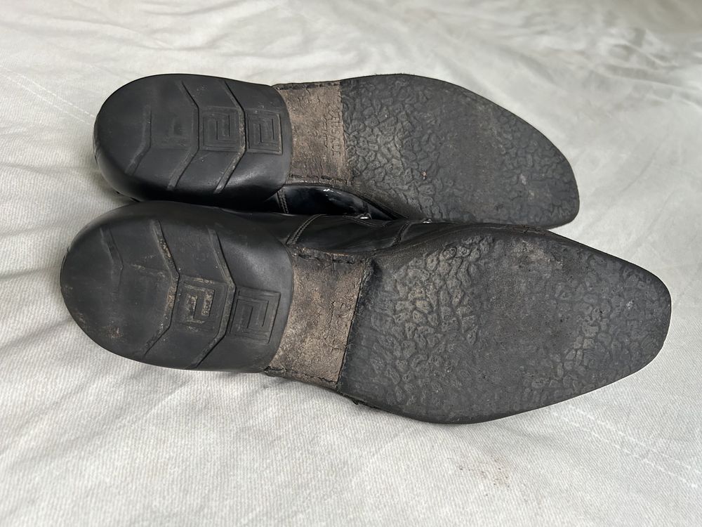 лаковані туфлі кросівки versace
