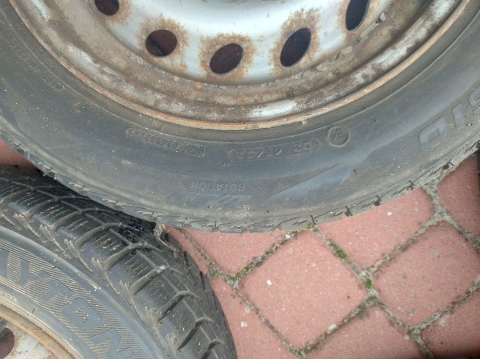 Felgi z oponami Fiat Seicento.