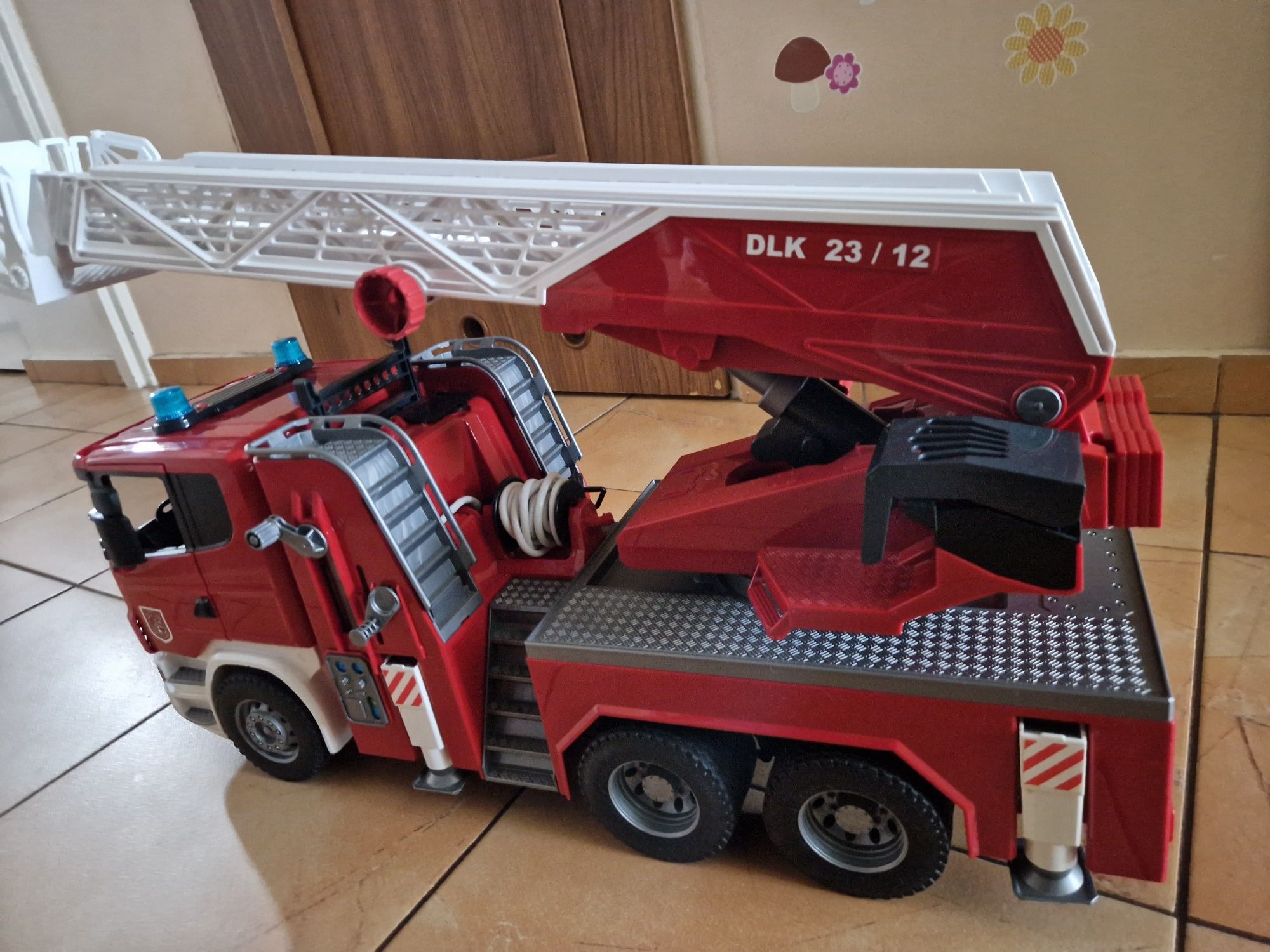 Bruder Scania R straż pożarna z pompą wodną 03590