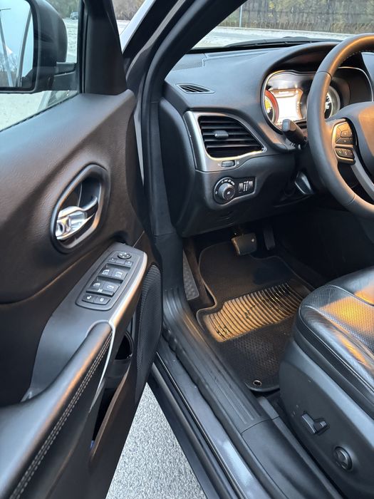 Jeep Cherokee 2021 3.2 бензин