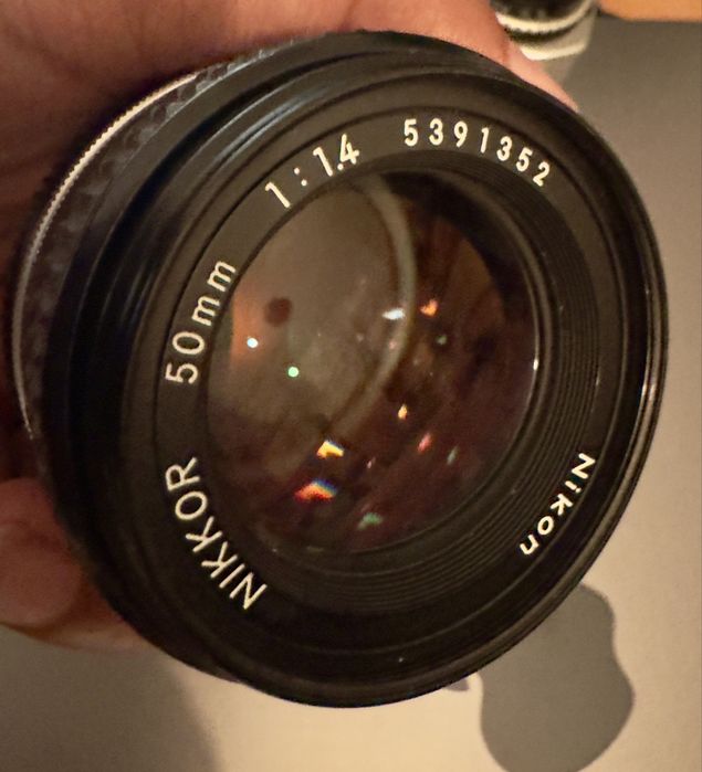 Nikon FE com opção de 50mm 1.4 AI-S - Ler