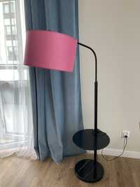 Lampa stojąca w kolorze fuksji