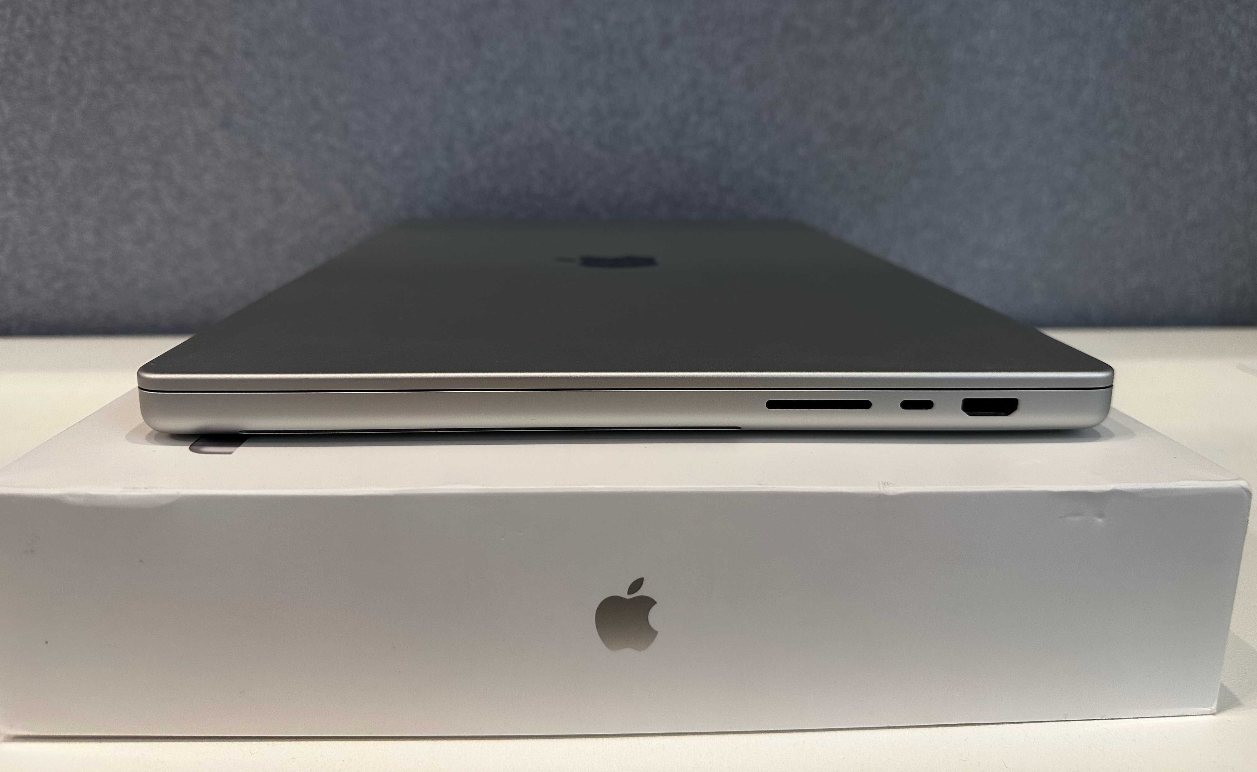 MacBook Pro M2 Max 16 1TB 32 GB Silver как новый, с estore