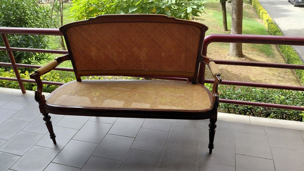 Banqueta em palhinha