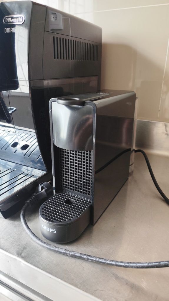 Máquina de Café NESPRESSO