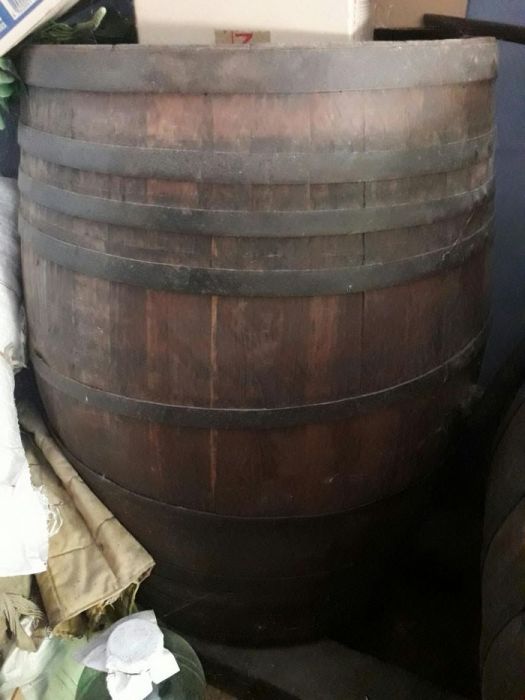 Бочка дубовая для хранения вина