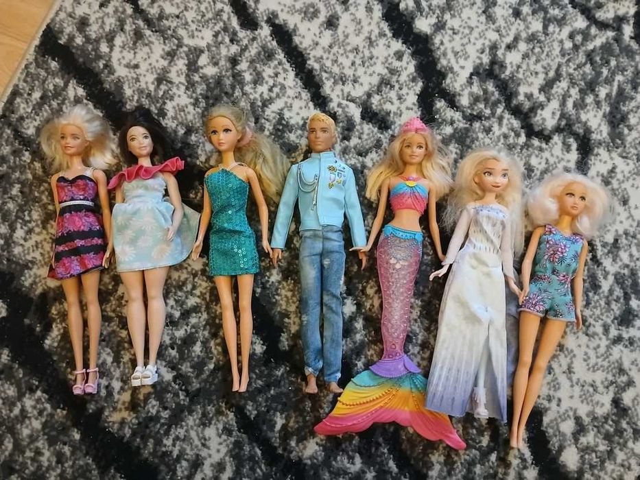 Duży domek drewniany dla lalek Barbie z wyposażeniem + 7 Lalek Barbie
