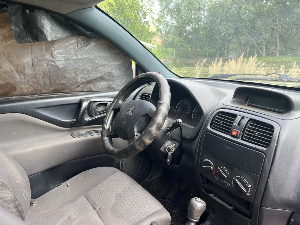 Автомобіль Mitsubishi space star