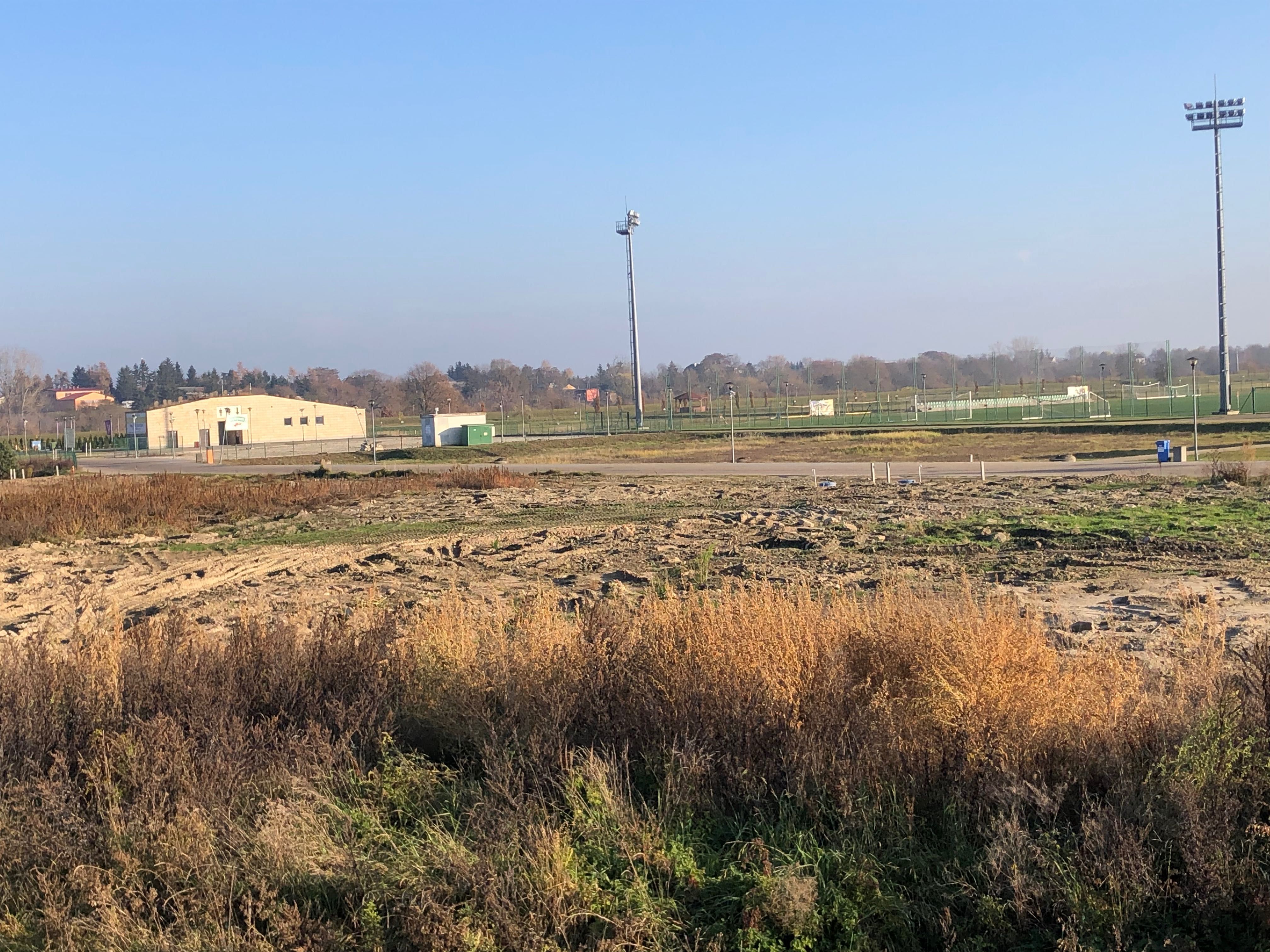 Wynajmę działkę w Uniejowie 400 m od term 3000a- Pod usługi/food track