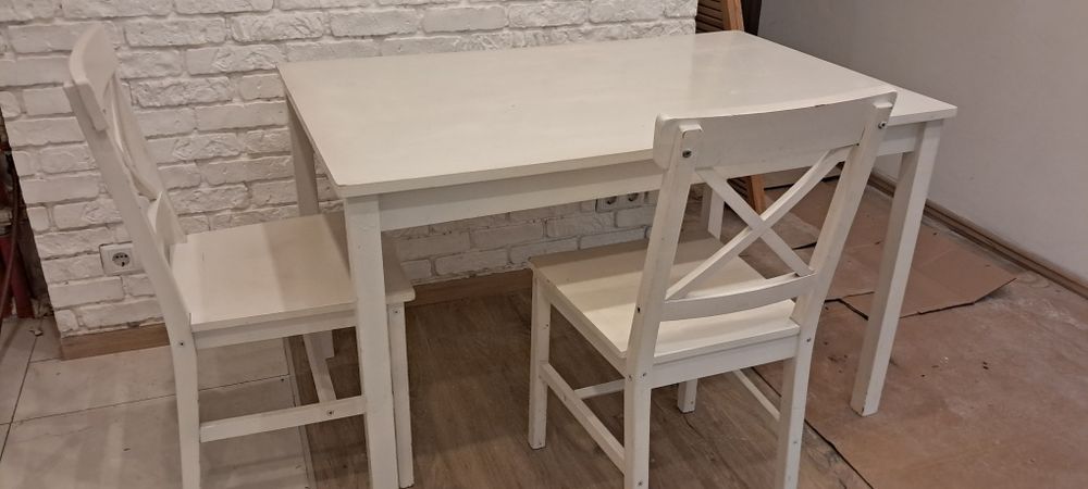 Стіл і 2 крісла, білий колір, потребує фарбування