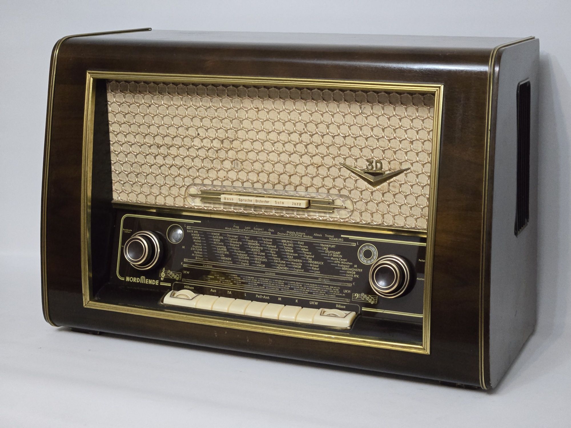 Rádio antigo reparado Nordmende