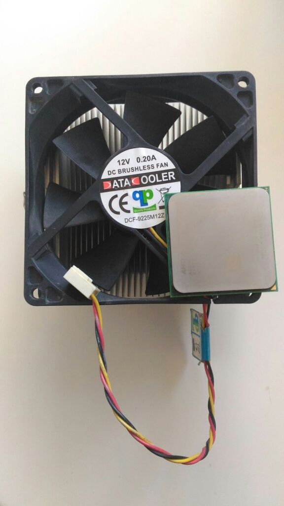 Кулер з процесором AMD Athlon 64 X2 4800+ - ADO4800IAA5DD