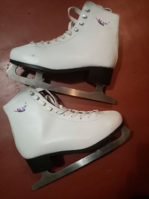 Продам коньки женские