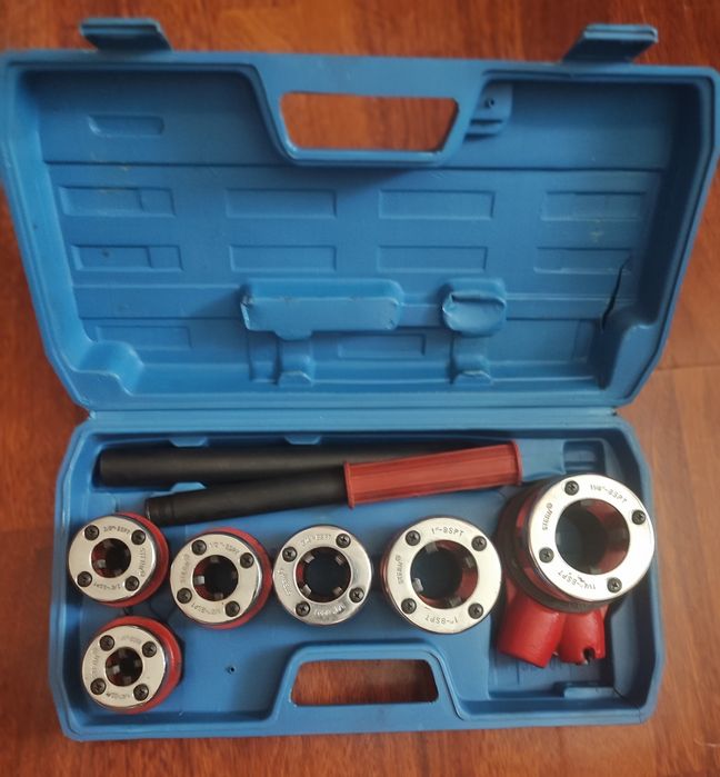 Набір для нарізування різьби на трубах