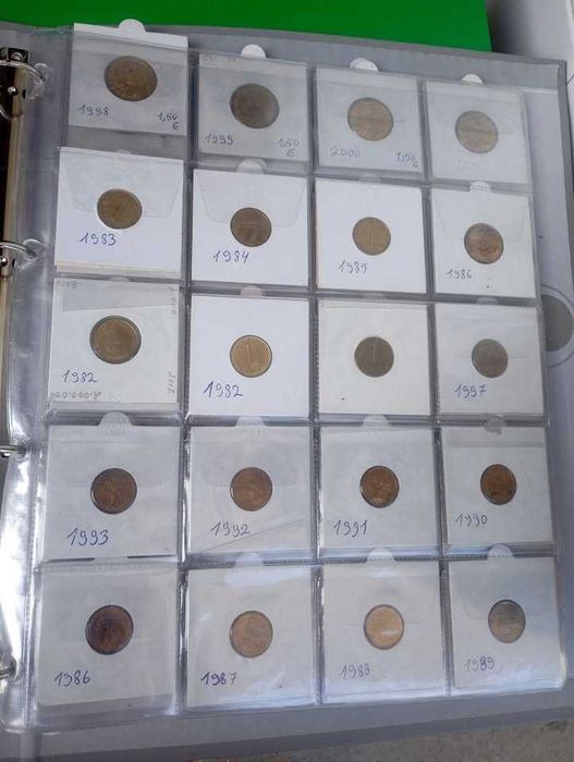 à venda:
cerca de 450 moedas de diferentes países.