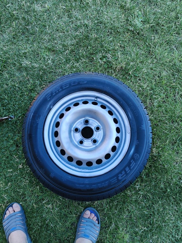 Sprzedam komplet opon zimowych z felgami z VW  T5 5×120