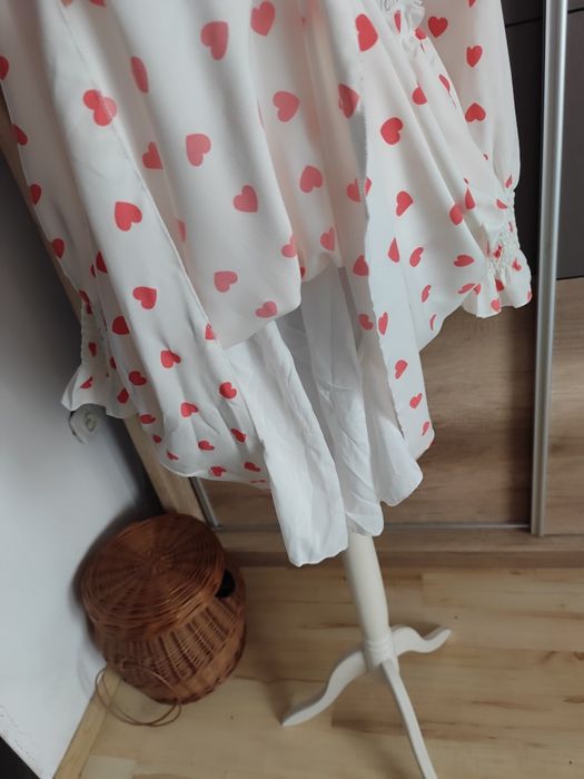 Dziewczęca sukienka w serduszka r.42/44
