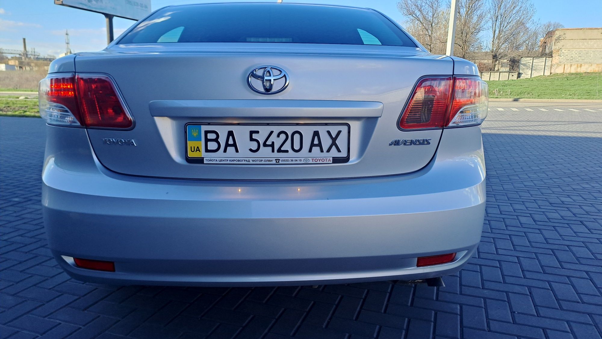 Продам майже Нову Toyota Avensis