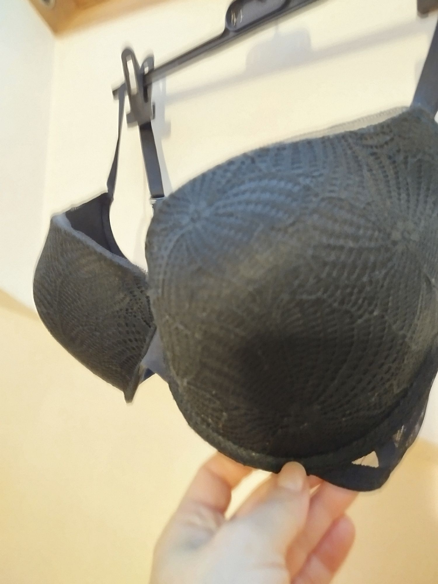 Czarny biustonosz Wonderbra 80 D