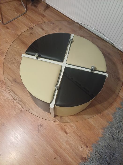 Stolik kawowy z pufami