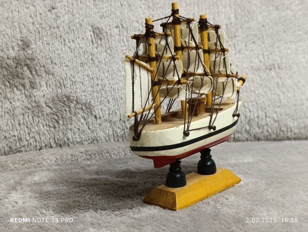 Model żaglowca wysokość 10cm