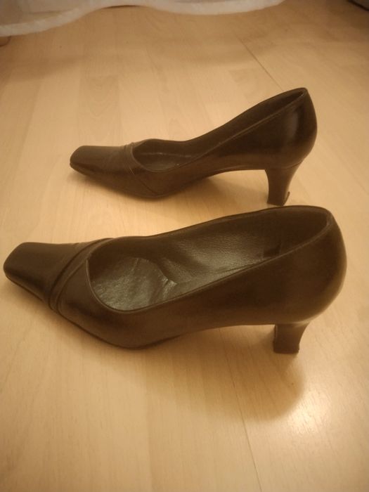 Czarne damskie pantofle