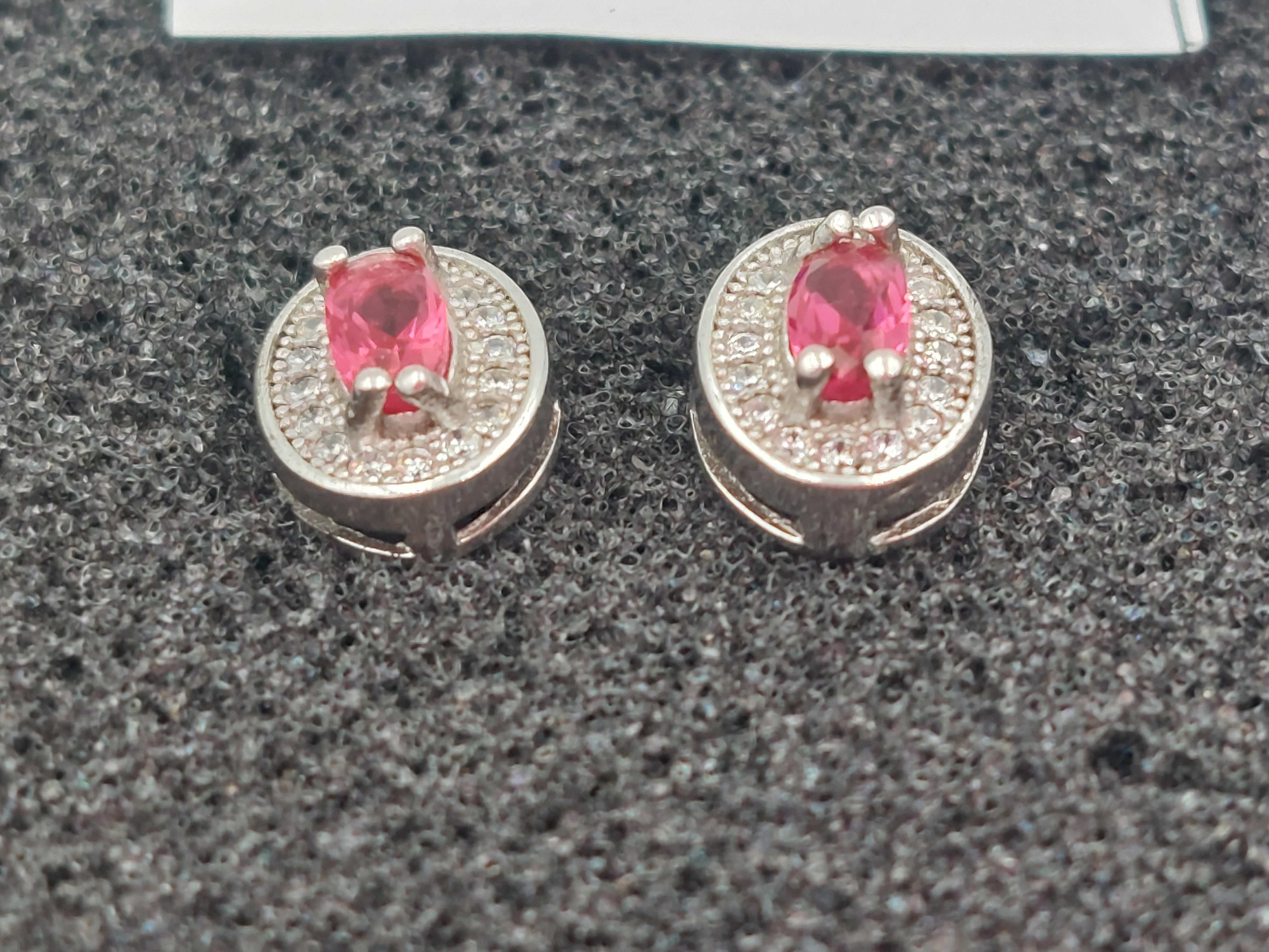 Kolczyki srebrne z różowym Granatem obłożony cyrkoniami NS19