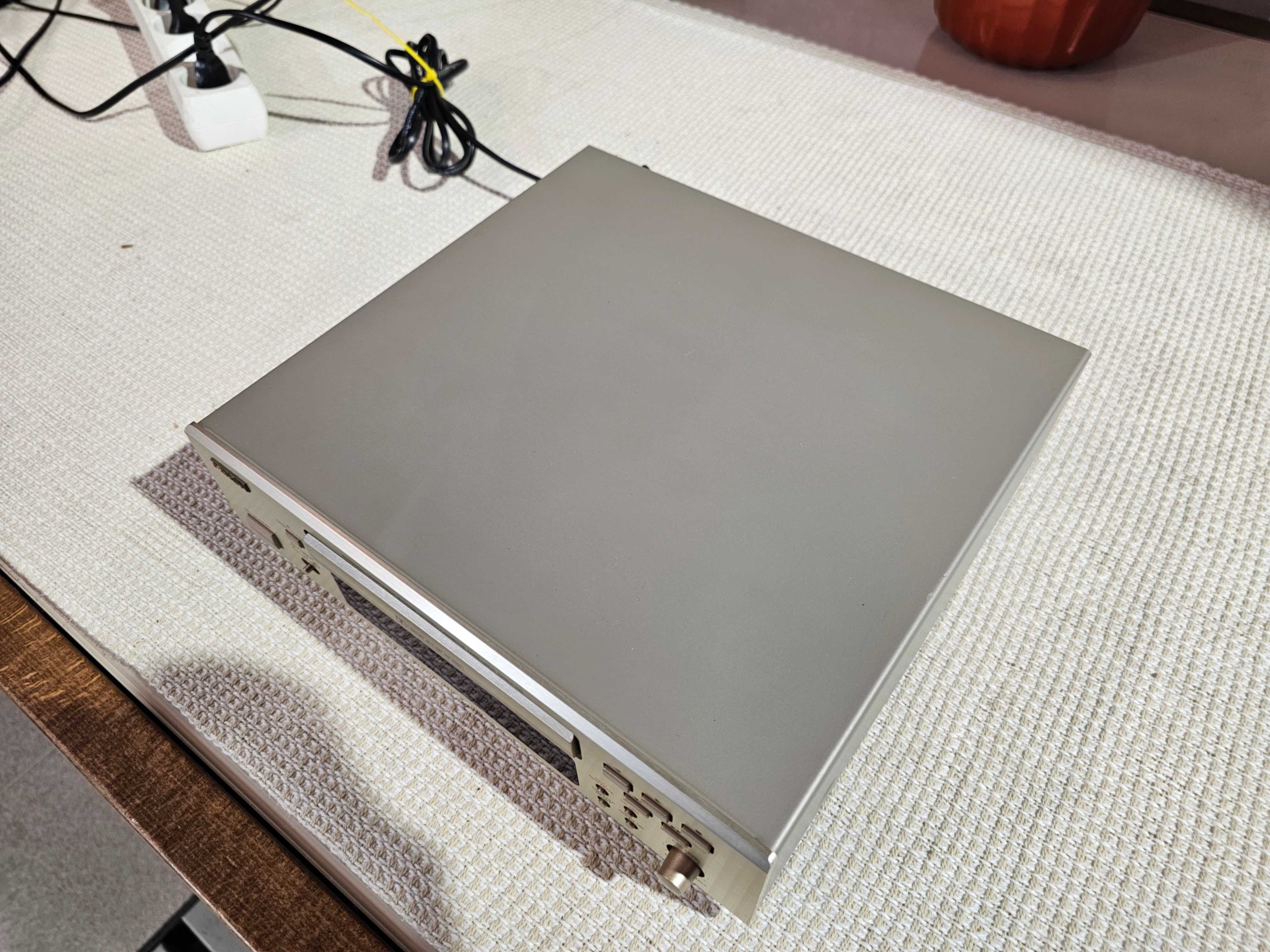 Касетна дека Denon DRR-F 100