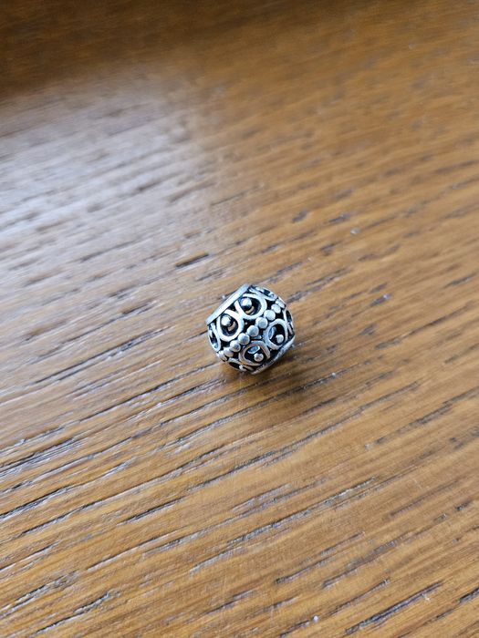 Ażurowy charms Pandora