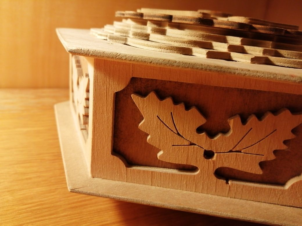 Drewniana szkatułka puzderko pudełko pamiątki PRL