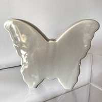 Nowy motylek dekoracyjny ceramiczny, beżowy, wys. 15 cm.
