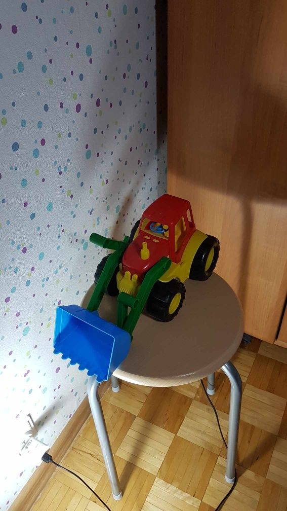 Traktor prawie nowy