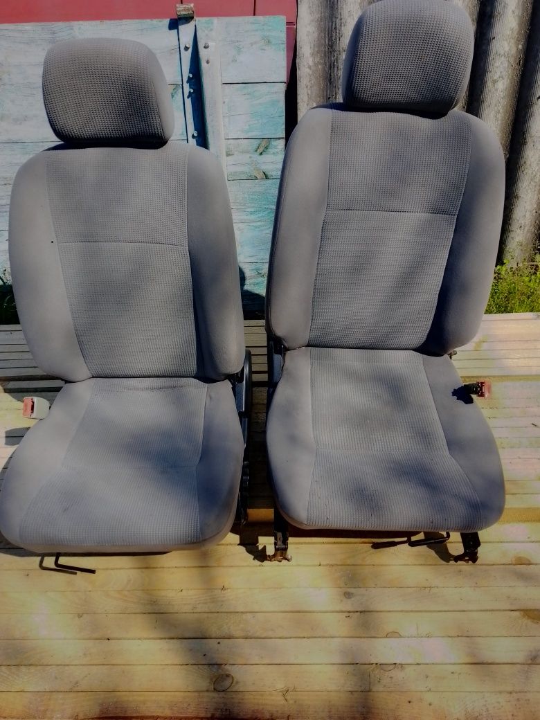 Передні сидіння Geely SK