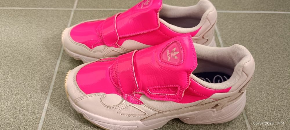 Новые кроссовки adidas