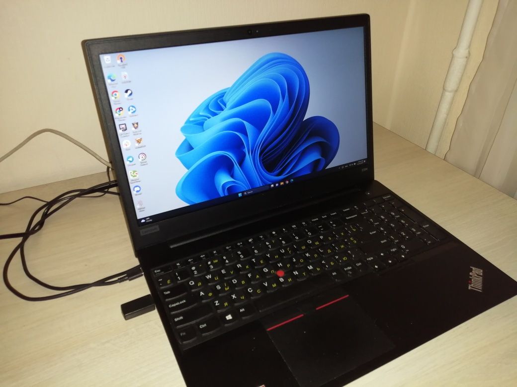 Ноутбук Lenovo ThinkPad 15.6 зарядка Type-C