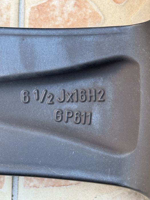 Vendo pneus com jantes 205/55R16 Continental como novos