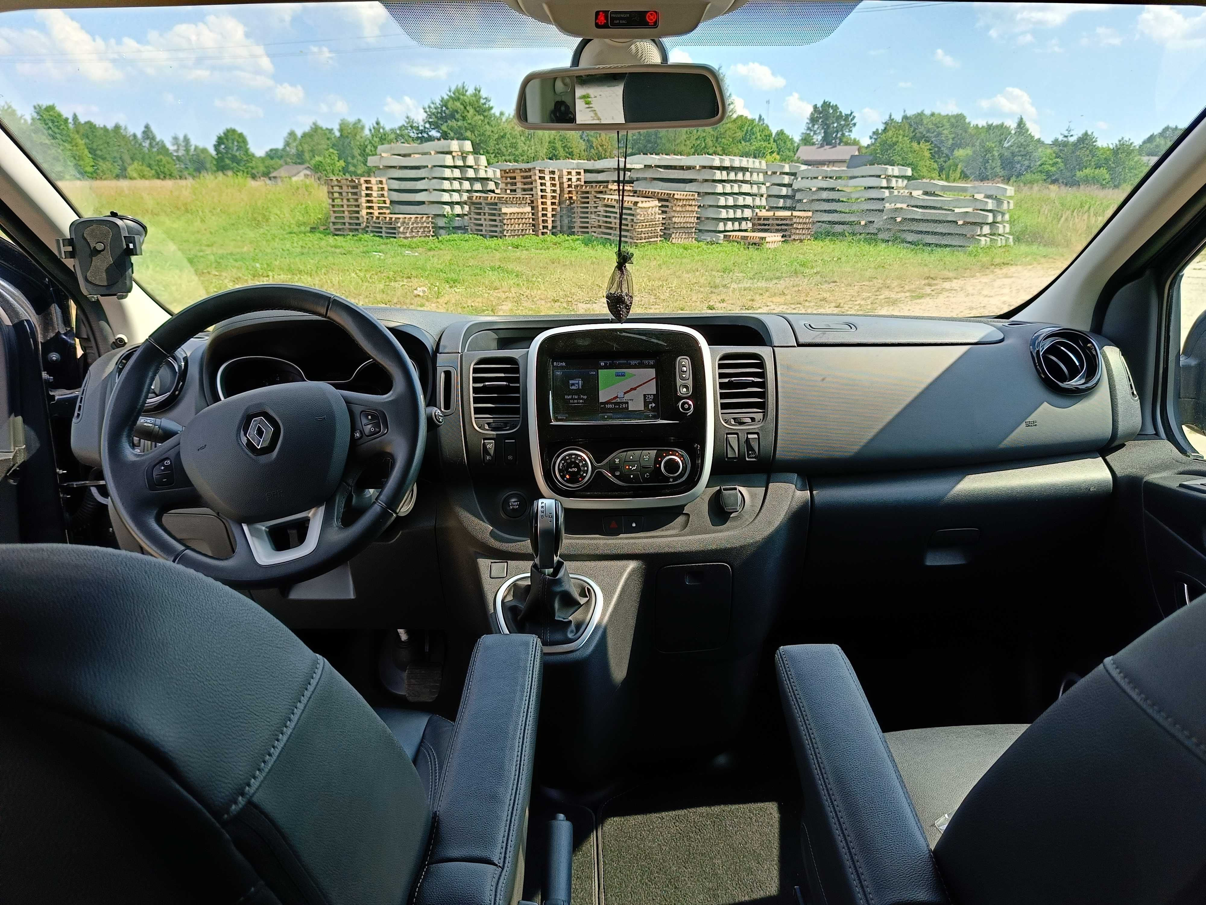 Wynajem BUSA 7-9 osób RENAULT Trafic SpaceClass VIP